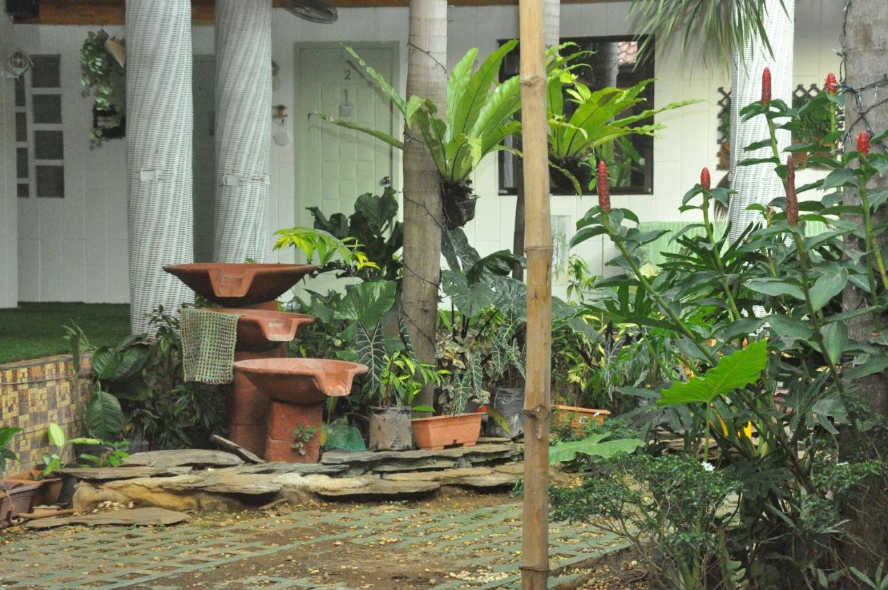 Infinite Green Pension Puerto Princesa Buitenkant foto