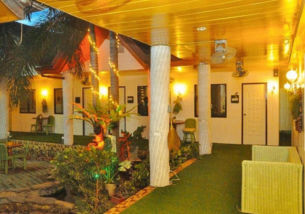 Infinite Green Pension Puerto Princesa Buitenkant foto